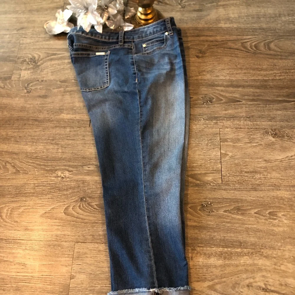 Jennifer Lopez Dark Blue capris Straight Leg Jeans - Picture 4 of 13